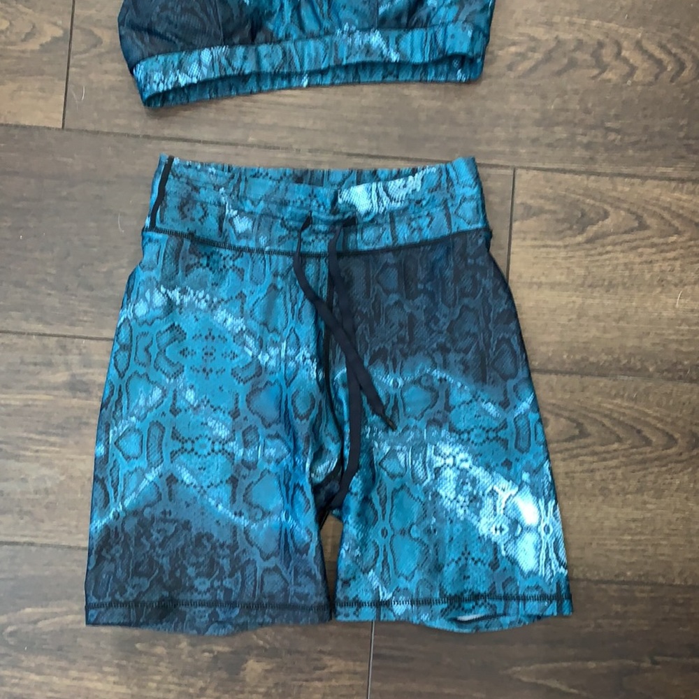 THE UPSIDE WORKOUT SET - Picture 3 of 4